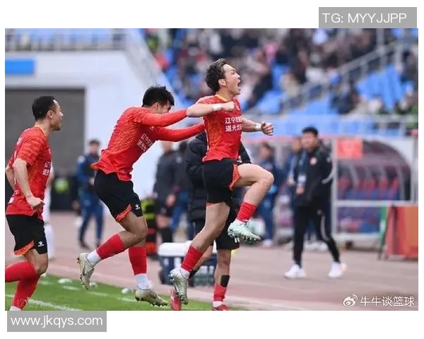 日本53岁足球明星重返赛场再创辉煌引发球迷热议与期待